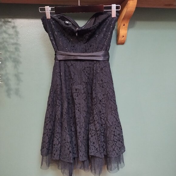 H&M | Strapless Lace Dress - Picture 2 of 6